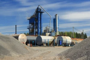 immagine con impianto di produzione dell'asfalto