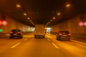 esempio di galleria con asfalto intelligente per rilevare incidenti e problemi